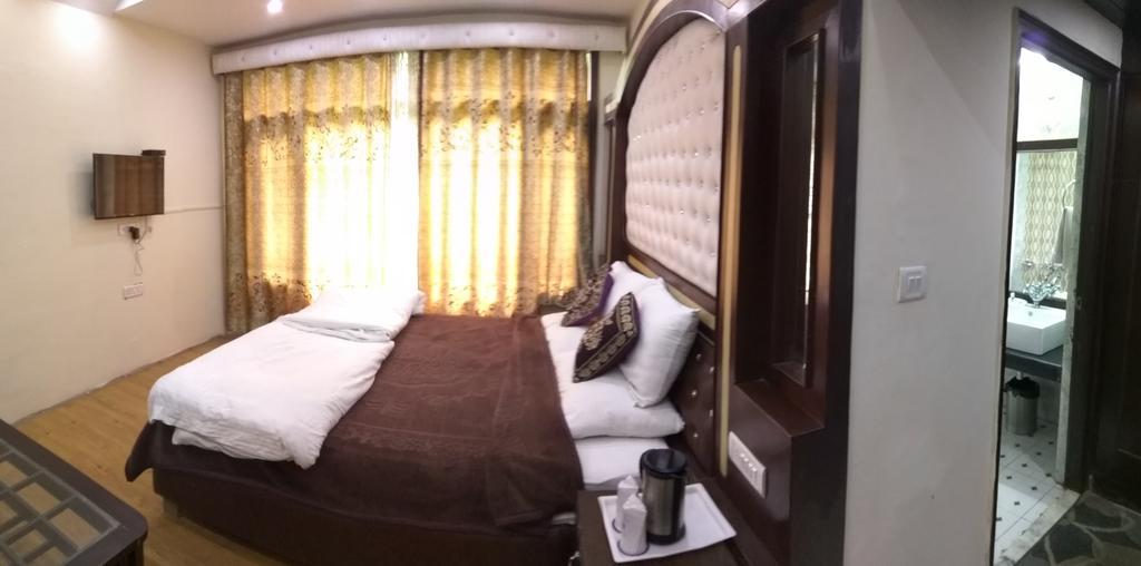 Le Grand Manali - The River Facing Hotel Экстерьер фото