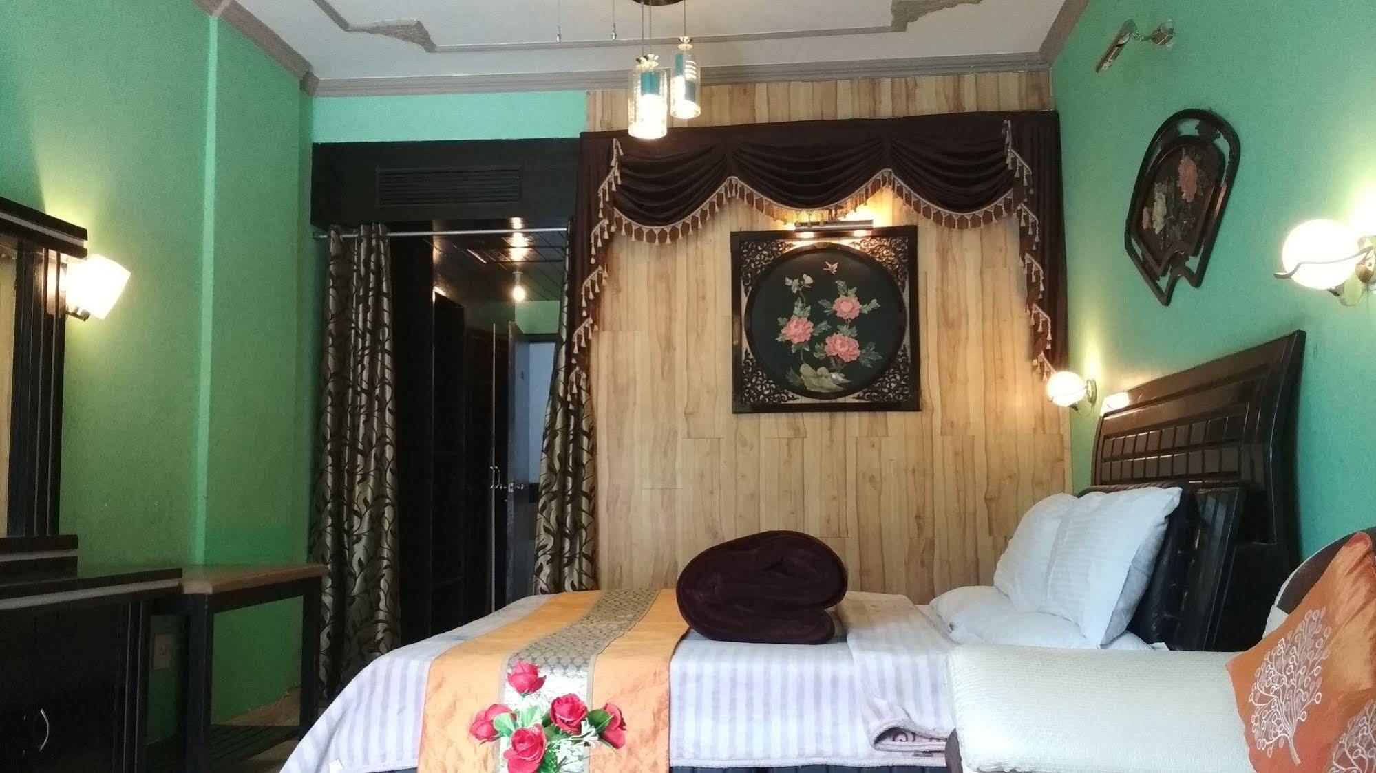 Le Grand Manali - The River Facing Hotel Экстерьер фото