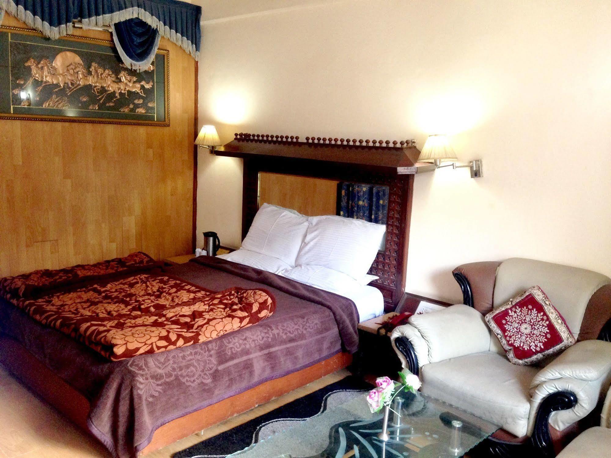 Le Grand Manali - The River Facing Hotel Экстерьер фото